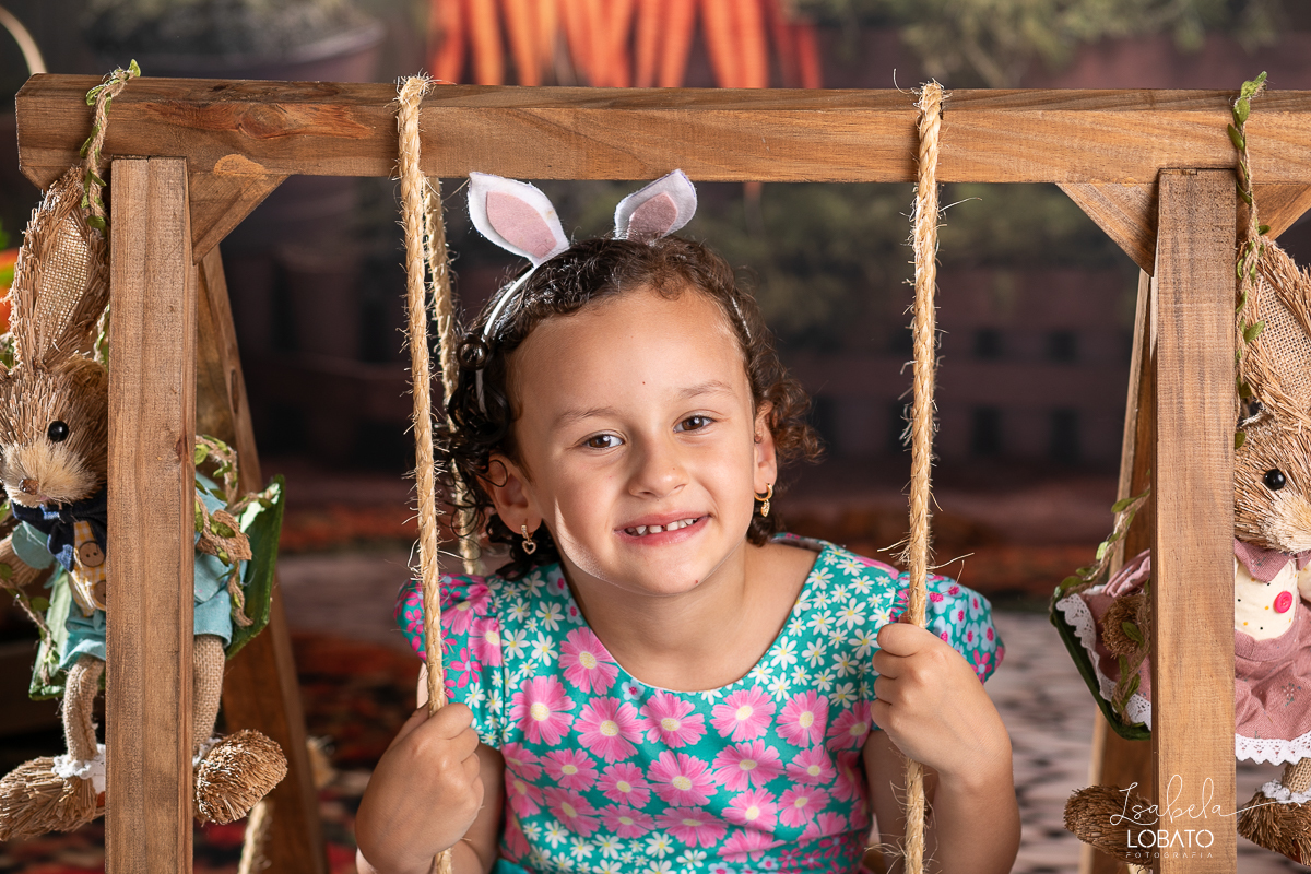 ensaio-de-pascoa-2024-fotos-de-pascoa-coelhinho-da-pascoa-ovos-de-pascoa-mini-sessao-fotografica-de-pascoa-estudio-fotografico-infantil-em-barbacena-isabela-lobato-fotografia-barbacena-mg