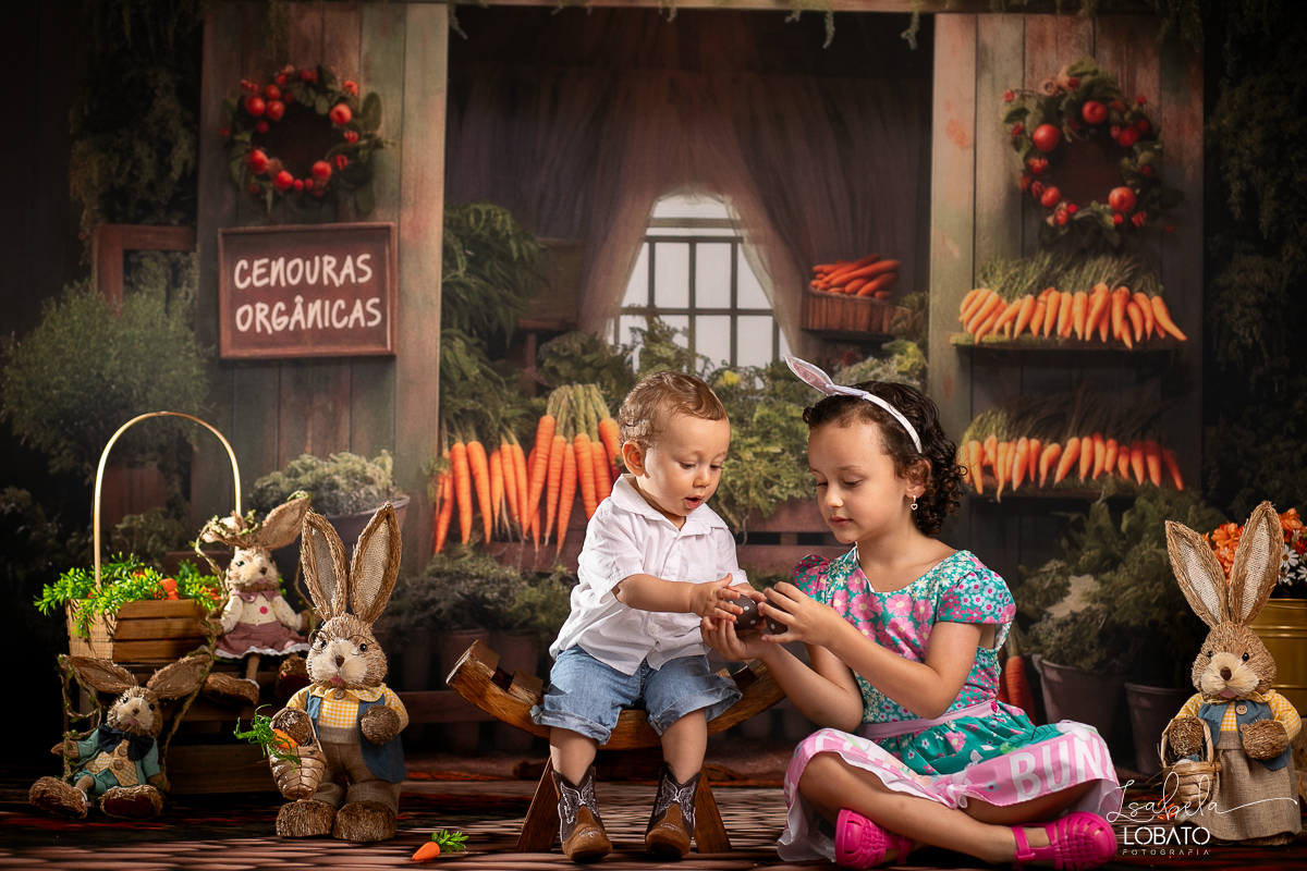 ensaio-de-pascoa-2024-fotos-de-pascoa-coelhinho-da-pascoa-ovos-de-pascoa-mini-sessao-fotografica-de-pascoa-orelha-de-coelho-cenario-fotografico-de-pascoa-estudio-fotografico-infantil-em-barbacena-isabela-lobato-fotografia-barbacena-mg