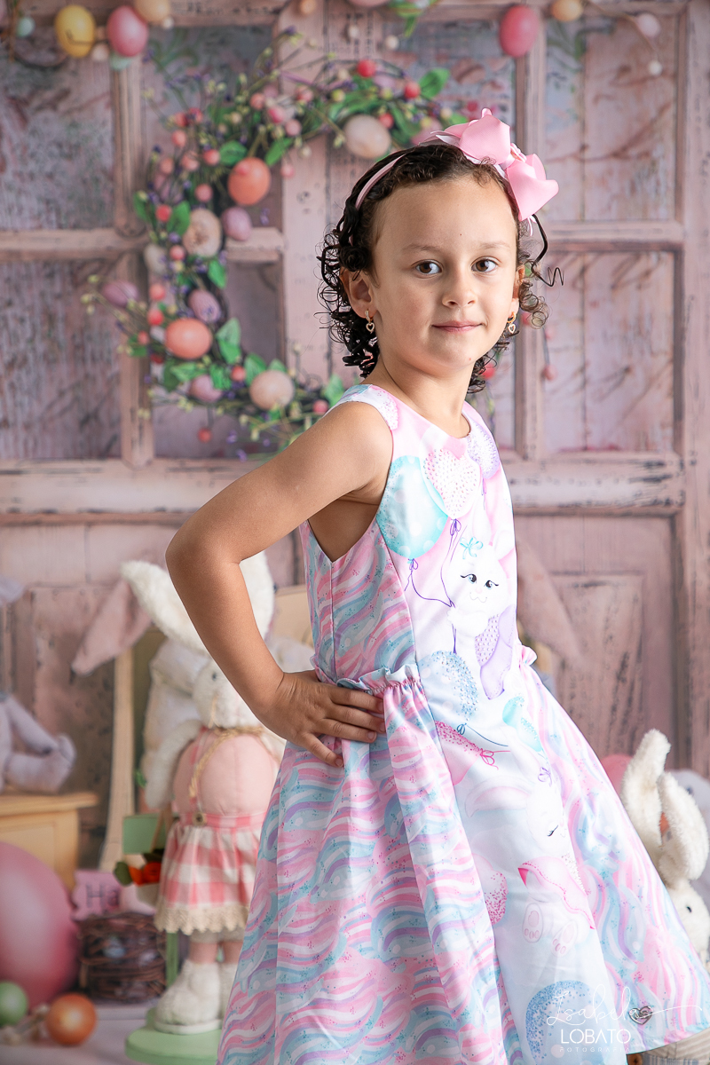 ensaio-de-pascoa-2024-fotos-de-pascoa-coelhinho-da-pascoa-ovos-de-pascoa-mini-sessao-fotografica-de-pascoa-orelha-de-coelho-cenario-fotografico-de-pascoa-estudio-fotografico-infantil-em-barbacena-isabela-lobato-fotografia-barbacena-mg