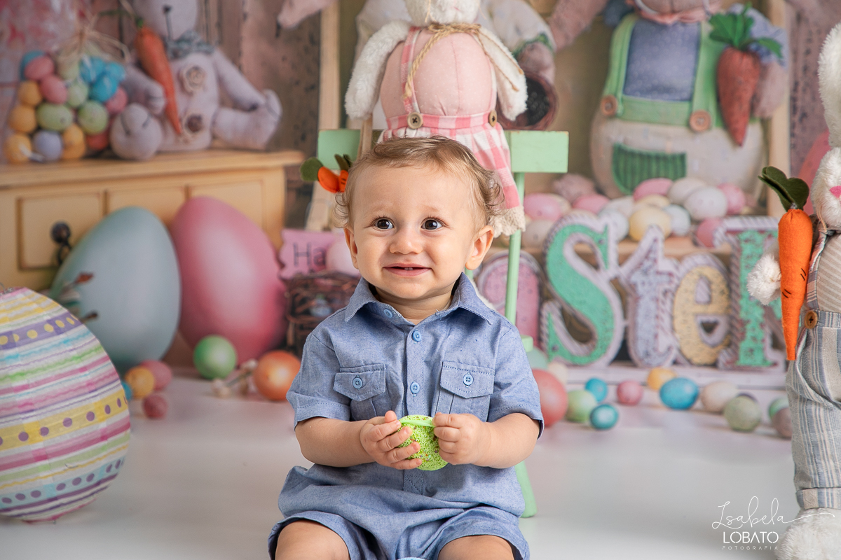 ensaio-de-pascoa-2024-fotos-de-pascoa-coelhinho-da-pascoa-ovos-de-pascoa-mini-sessao-fotografica-de-pascoa-orelha-de-coelho-cenario-fotografico-de-pascoa-estudio-fotografico-infantil-em-barbacena-isabela-lobato-fotografia-barbacena-mg