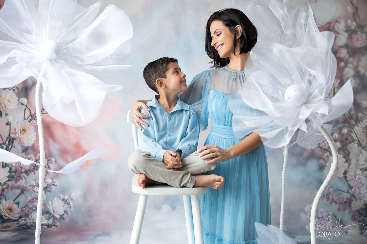 ensaio-fotografico-dia-das-maes-2024-cenario-fotografico-dia-das-maes-fundo-fotografico-para-dia-das-maes-fundos-wentz-mae-de-tres-meninos-look-para-ensaio-dia-das-maes-amor-de-mae-sessao-fotografica-dia-das-maes-2024-retratos-de-mae-cenario-dia-das-maes