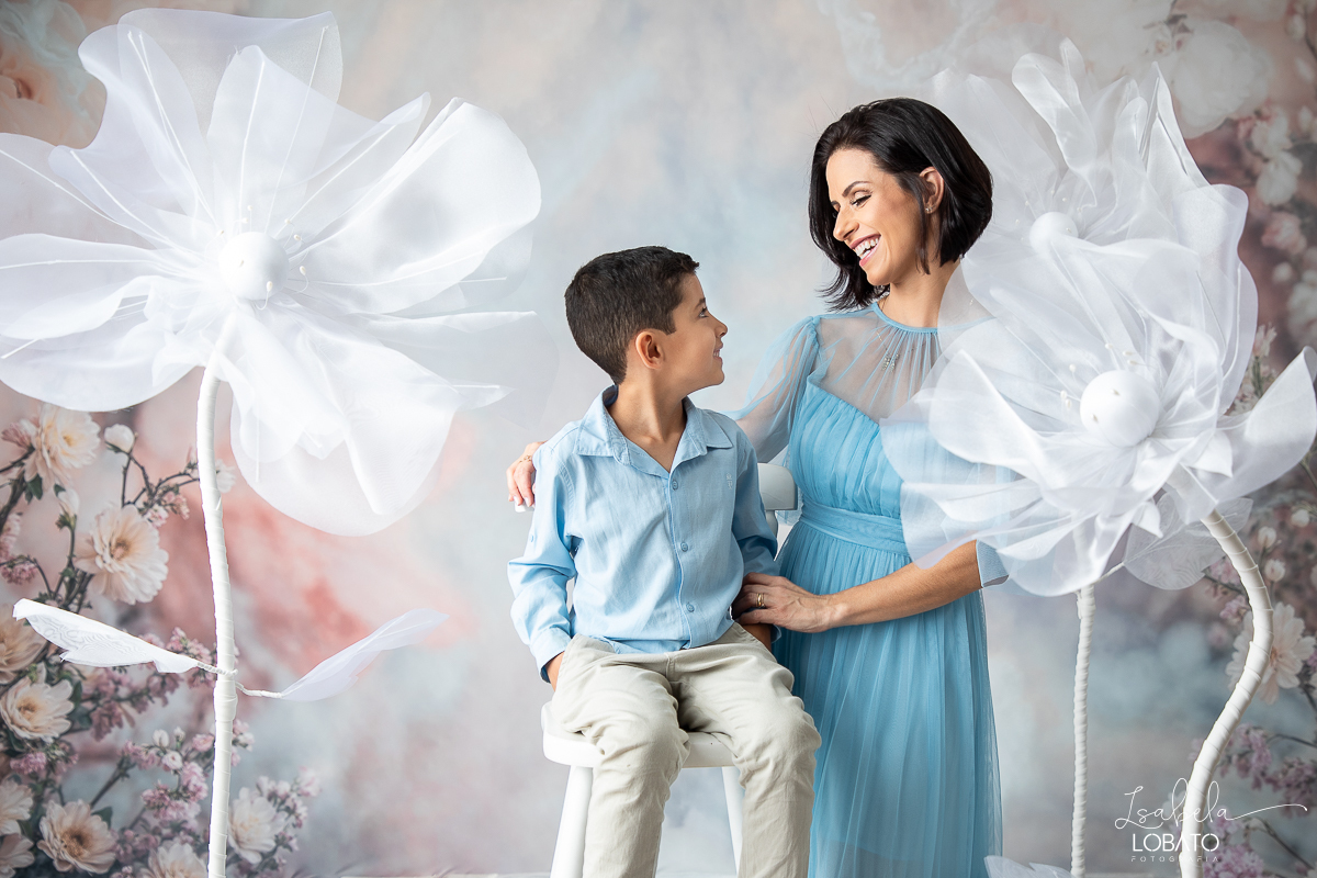 ensaio-fotografico-dia-das-maes-2024-cenario-fotografico-dia-das-maes-fundo-fotografico-para-dia-das-maes-fundos-wentz-mae-de-tres-meninos-look-para-ensaio-dia-das-maes-amor-de-mae-sessao-fotografica-dia-das-maes-2024-retratos-de-mae-cenario-dia-das-maes