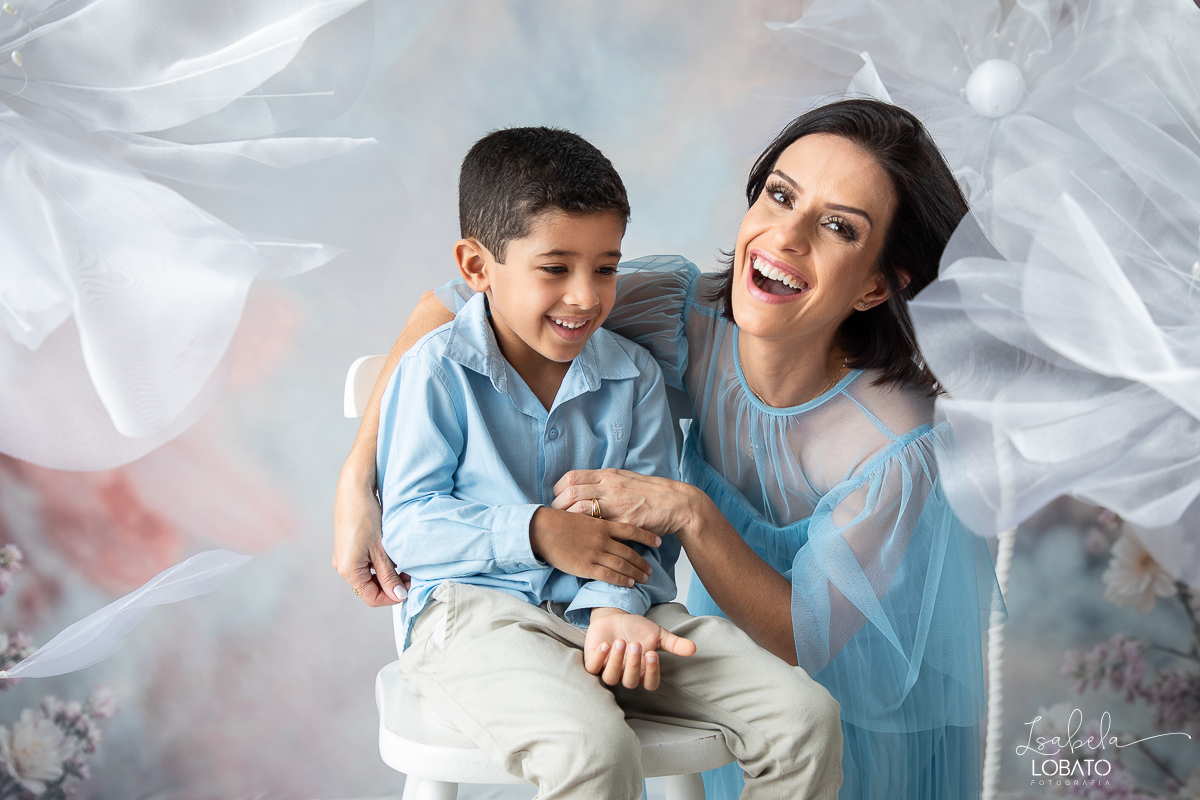 ensaio-fotografico-dia-das-maes-2024-cenario-fotografico-dia-das-maes-fundo-fotografico-para-dia-das-maes-fundos-wentz-mae-de-tres-meninos-look-para-ensaio-dia-das-maes-amor-de-mae-sessao-fotografica-dia-das-maes-2024-retratos-de-mae-cenario-dia-das-maes