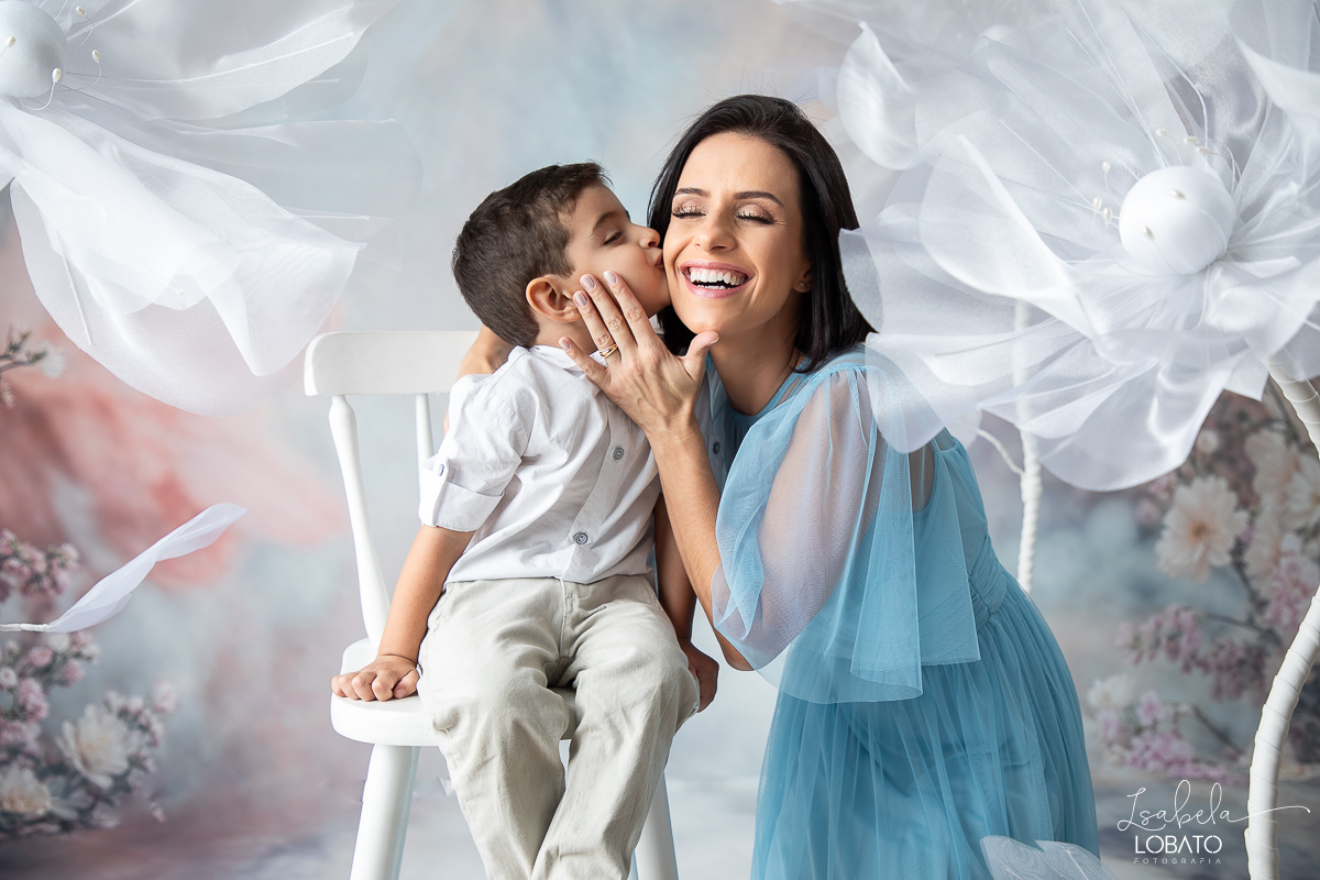 ensaio-fotografico-dia-das-maes-2024-cenario-fotografico-dia-das-maes-fundo-fotografico-para-dia-das-maes-fundos-wentz-mae-de-tres-meninos-look-para-ensaio-dia-das-maes-amor-de-mae-sessao-fotografica-dia-das-maes-2024-retratos-de-mae-cenario-dia-das-maes