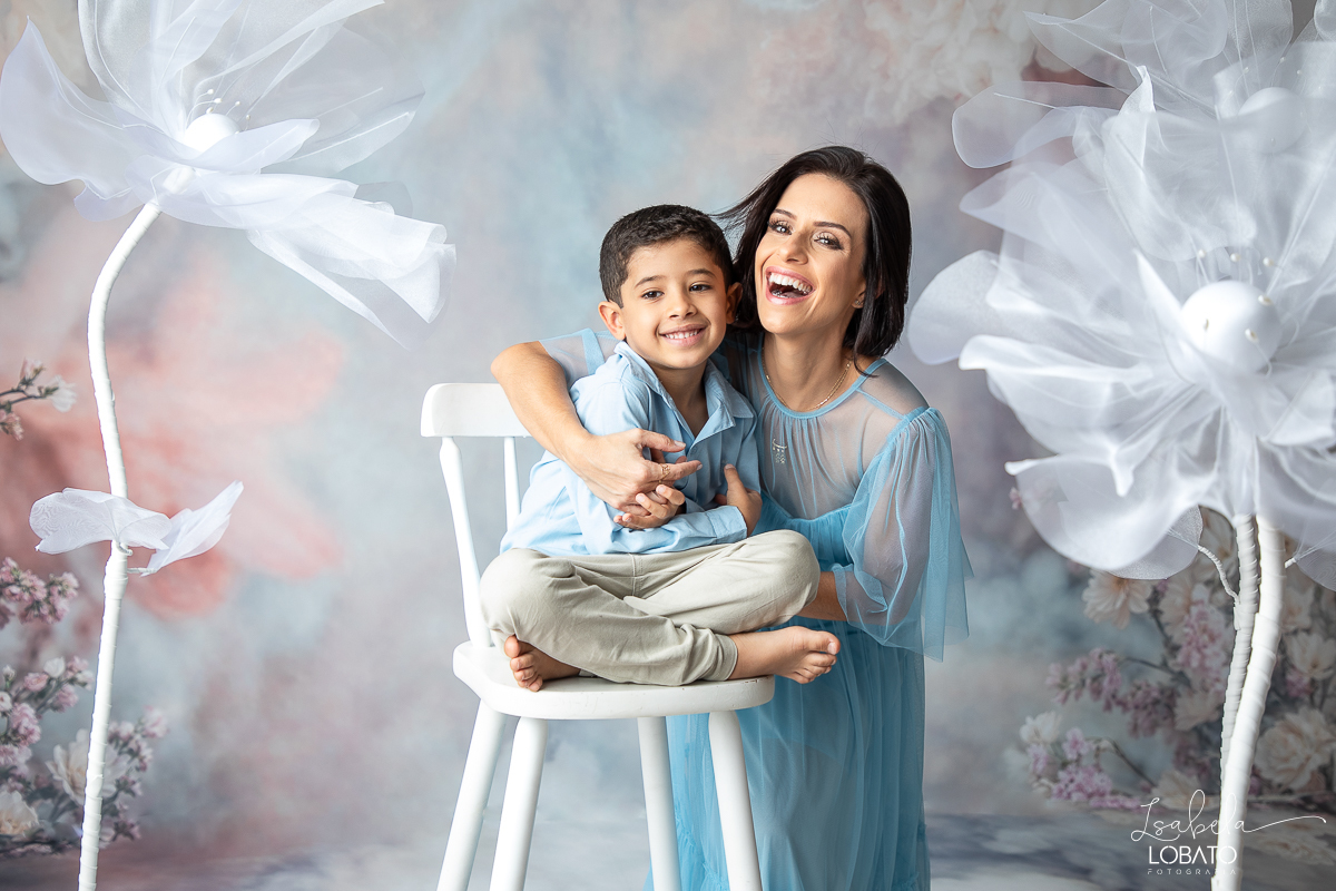 ensaio-fotografico-dia-das-maes-2024-cenario-fotografico-dia-das-maes-fundo-fotografico-para-dia-das-maes-fundos-wentz-mae-de-tres-meninos-look-para-ensaio-dia-das-maes-amor-de-mae-sessao-fotografica-dia-das-maes-2024-retratos-de-mae-cenario-dia-das-maes