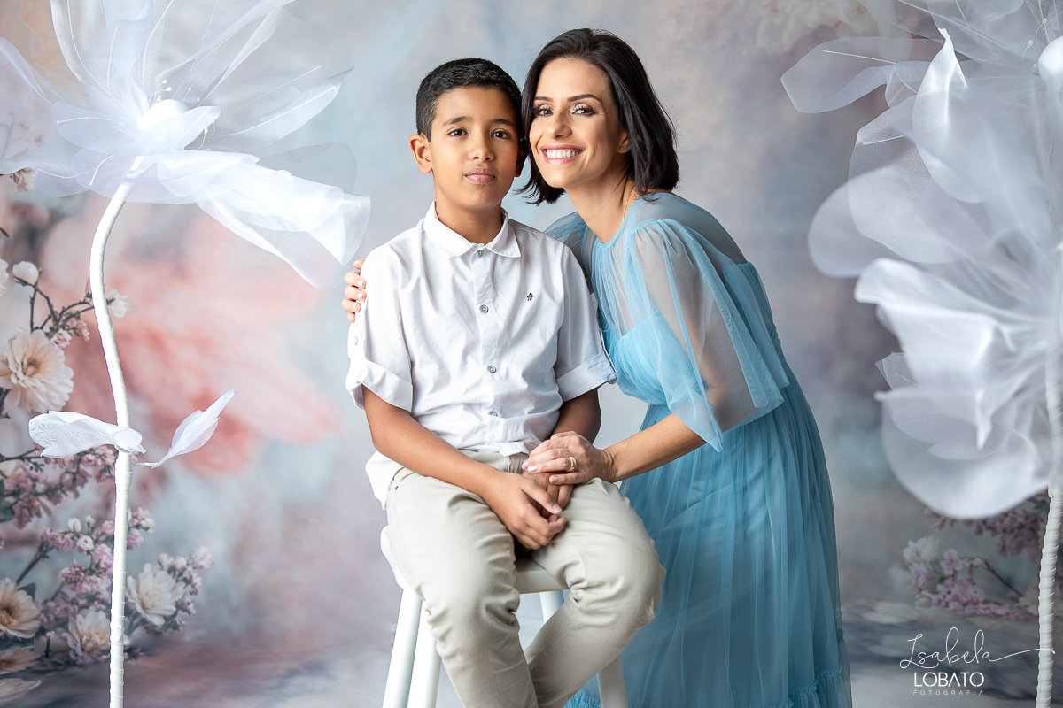ensaio-fotografico-dia-das-maes-2024-cenario-fotografico-dia-das-maes-fundo-fotografico-para-dia-das-maes-fundos-wentz-mae-de-tres-meninos-look-para-ensaio-dia-das-maes-amor-de-mae-sessao-fotografica-dia-das-maes-2024-retratos-de-mae-cenario-dia-das-maes