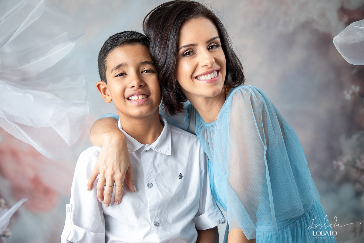 ensaio-fotografico-dia-das-maes-2024-cenario-fotografico-dia-das-maes-fundo-fotografico-para-dia-das-maes-fundos-wentz-mae-de-tres-meninos-look-para-ensaio-dia-das-maes-amor-de-mae-sessao-fotografica-dia-das-maes-2024-retratos-de-mae-cenario-dia-das-maes