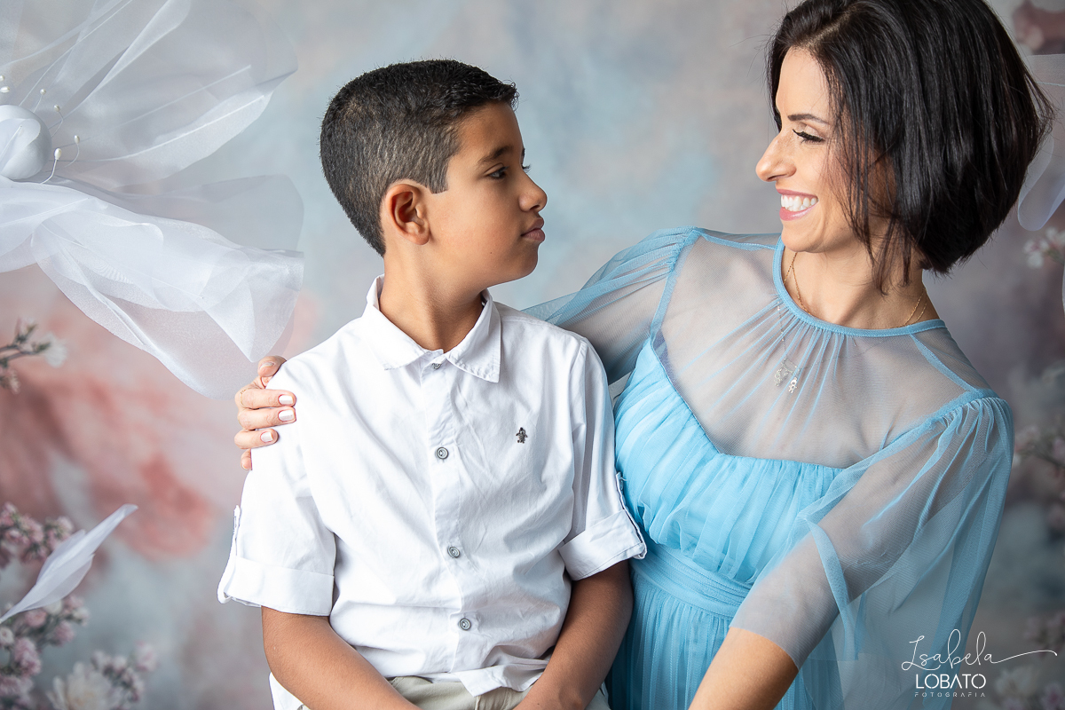 ensaio-fotografico-dia-das-maes-2024-cenario-fotografico-dia-das-maes-fundo-fotografico-para-dia-das-maes-fundos-wentz-mae-de-tres-meninos-look-para-ensaio-dia-das-maes-amor-de-mae-sessao-fotografica-dia-das-maes-2024-retratos-de-mae-cenario-dia-das-maes