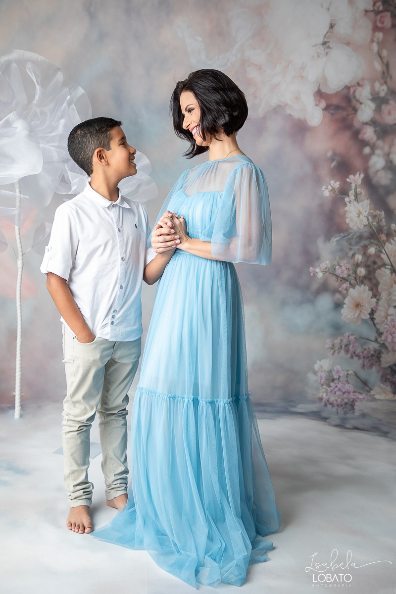 ensaio-fotografico-dia-das-maes-2024-cenario-fotografico-dia-das-maes-fundo-fotografico-para-dia-das-maes-fundos-wentz-mae-de-tres-meninos-look-para-ensaio-dia-das-maes-amor-de-mae-sessao-fotografica-dia-das-maes-2024-retratos-de-mae-cenario-dia-das-maes