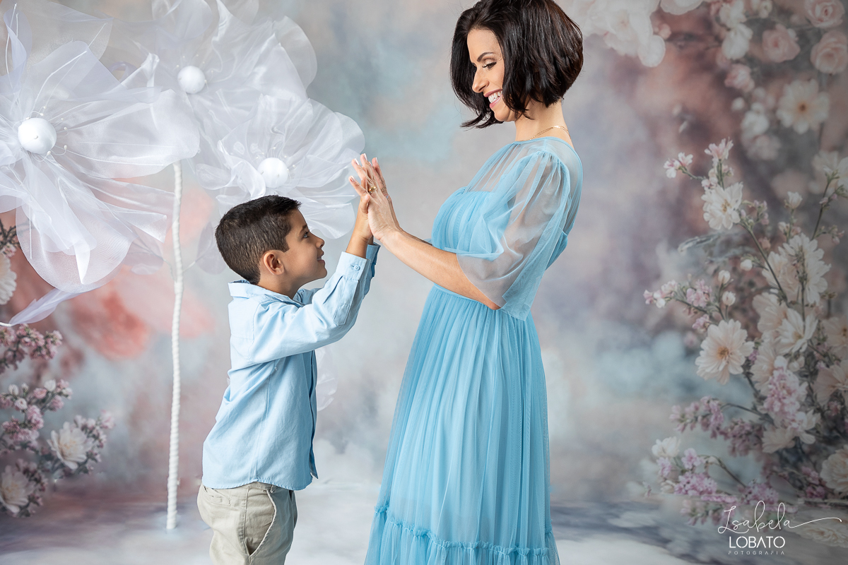 ensaio-fotografico-dia-das-maes-2024-cenario-fotografico-dia-das-maes-fundo-fotografico-para-dia-das-maes-fundos-wentz-mae-de-tres-meninos-look-para-ensaio-dia-das-maes-amor-de-mae-sessao-fotografica-dia-das-maes-2024-retratos-de-mae-cenario-dia-das-maes