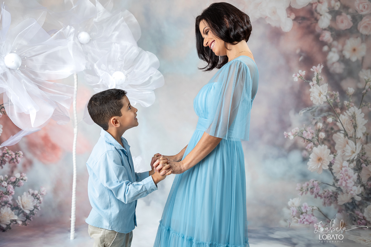 ensaio-fotografico-dia-das-maes-2024-cenario-fotografico-dia-das-maes-fundo-fotografico-para-dia-das-maes-fundos-wentz-mae-de-tres-meninos-look-para-ensaio-dia-das-maes-amor-de-mae-sessao-fotografica-dia-das-maes-2024-retratos-de-mae-cenario-dia-das-maes