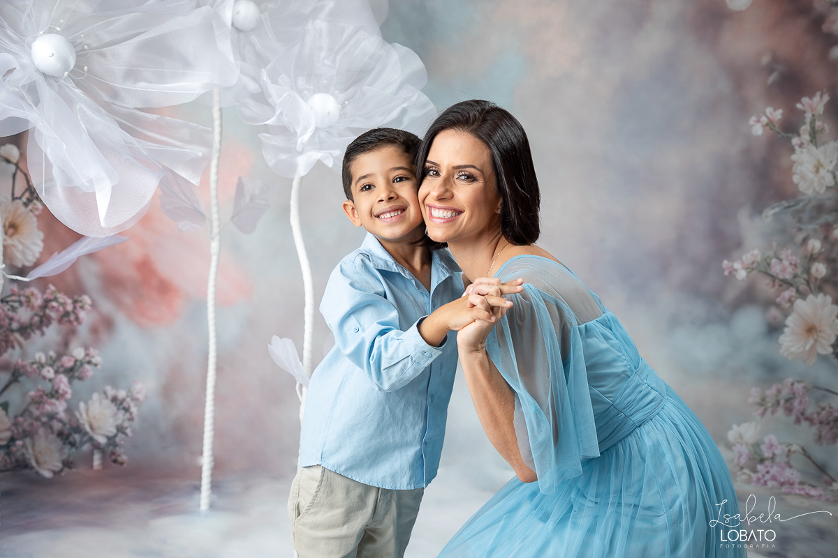 ensaio-fotografico-dia-das-maes-2024-cenario-fotografico-dia-das-maes-fundo-fotografico-para-dia-das-maes-fundos-wentz-mae-de-tres-meninos-look-para-ensaio-dia-das-maes-amor-de-mae-sessao-fotografica-dia-das-maes-2024-retratos-de-mae-cenario-dia-das-maes