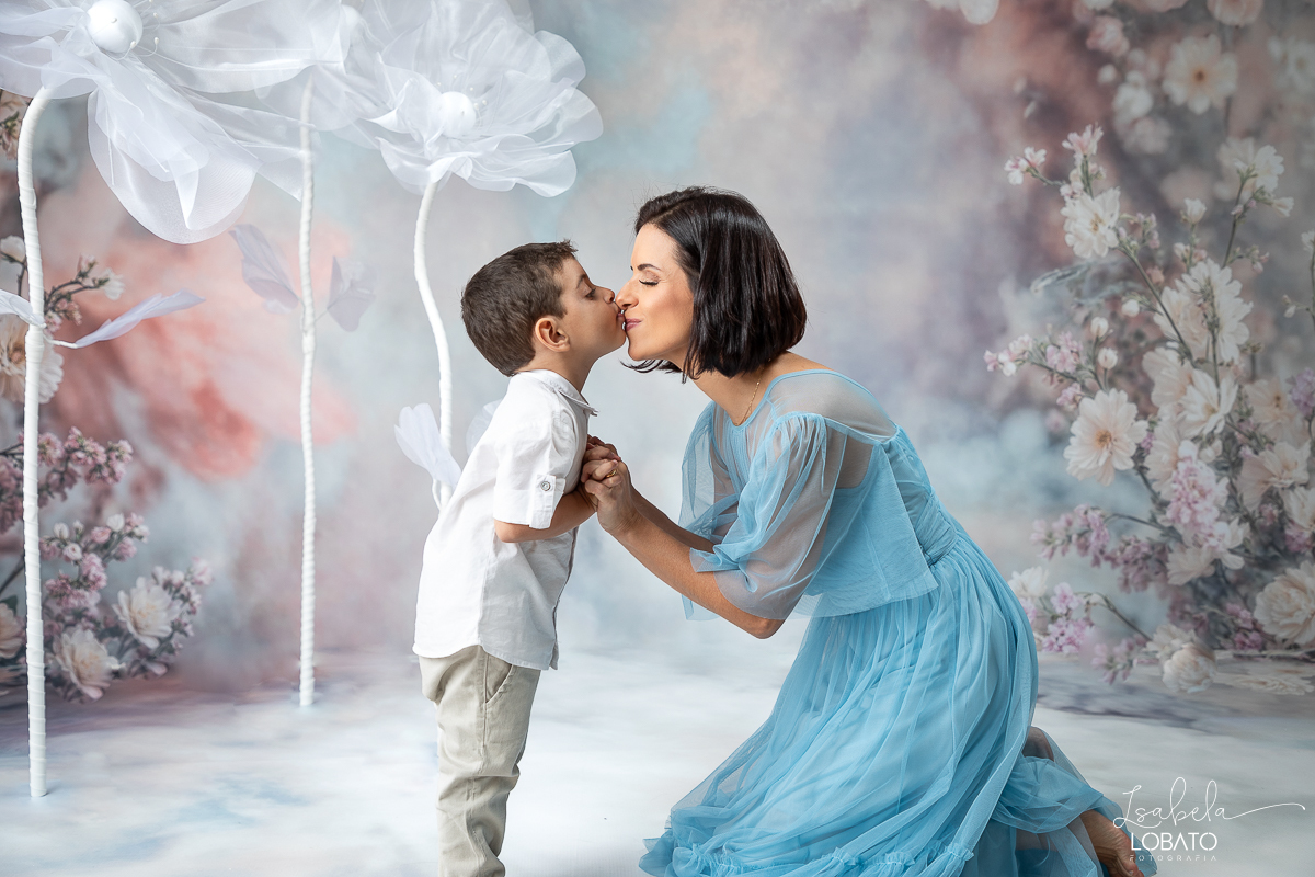 ensaio-fotografico-dia-das-maes-2024-cenario-fotografico-dia-das-maes-fundo-fotografico-para-dia-das-maes-fundos-wentz-mae-de-tres-meninos-look-para-ensaio-dia-das-maes-amor-de-mae-sessao-fotografica-dia-das-maes-2024-retratos-de-mae-cenario-dia-das-maes