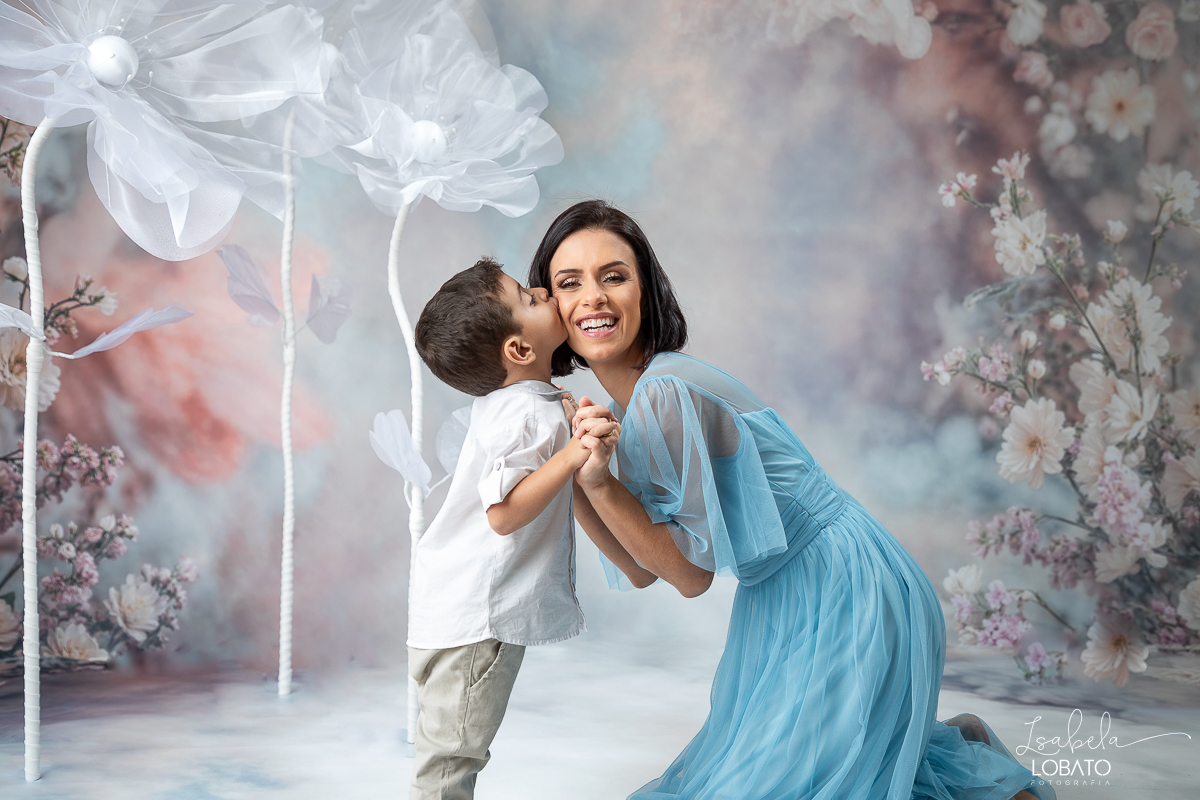 ensaio-fotografico-dia-das-maes-2024-cenario-fotografico-dia-das-maes-fundo-fotografico-para-dia-das-maes-fundos-wentz-mae-de-tres-meninos-look-para-ensaio-dia-das-maes-amor-de-mae-sessao-fotografica-dia-das-maes-2024-retratos-de-mae-cenario-dia-das-maes