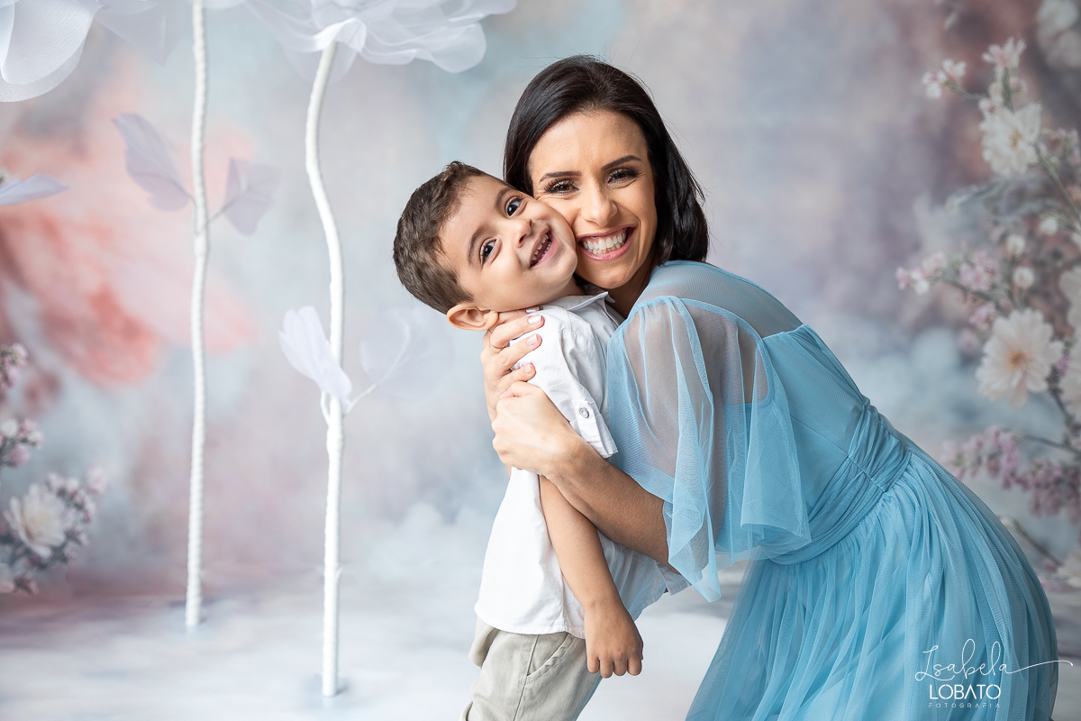 ensaio-fotografico-dia-das-maes-2024-cenario-fotografico-dia-das-maes-fundo-fotografico-para-dia-das-maes-fundos-wentz-mae-de-tres-meninos-look-para-ensaio-dia-das-maes-amor-de-mae-sessao-fotografica-dia-das-maes-2024-retratos-de-mae-cenario-dia-das-maes