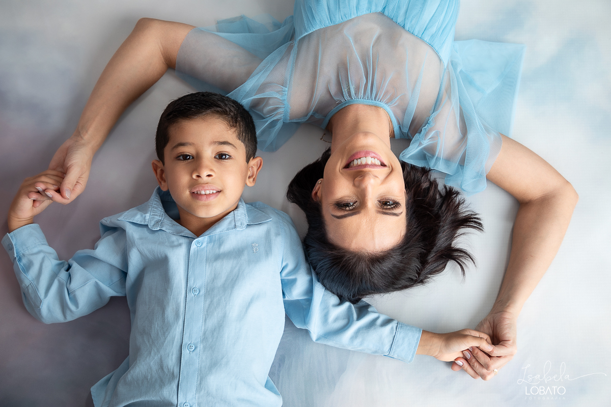 ensaio-fotografico-dia-das-maes-2024-cenario-fotografico-dia-das-maes-fundo-fotografico-para-dia-das-maes-fundos-wentz-mae-de-tres-meninos-look-para-ensaio-dia-das-maes-amor-de-mae-sessao-fotografica-dia-das-maes-2024-retratos-de-mae-cenario-dia-das-maes