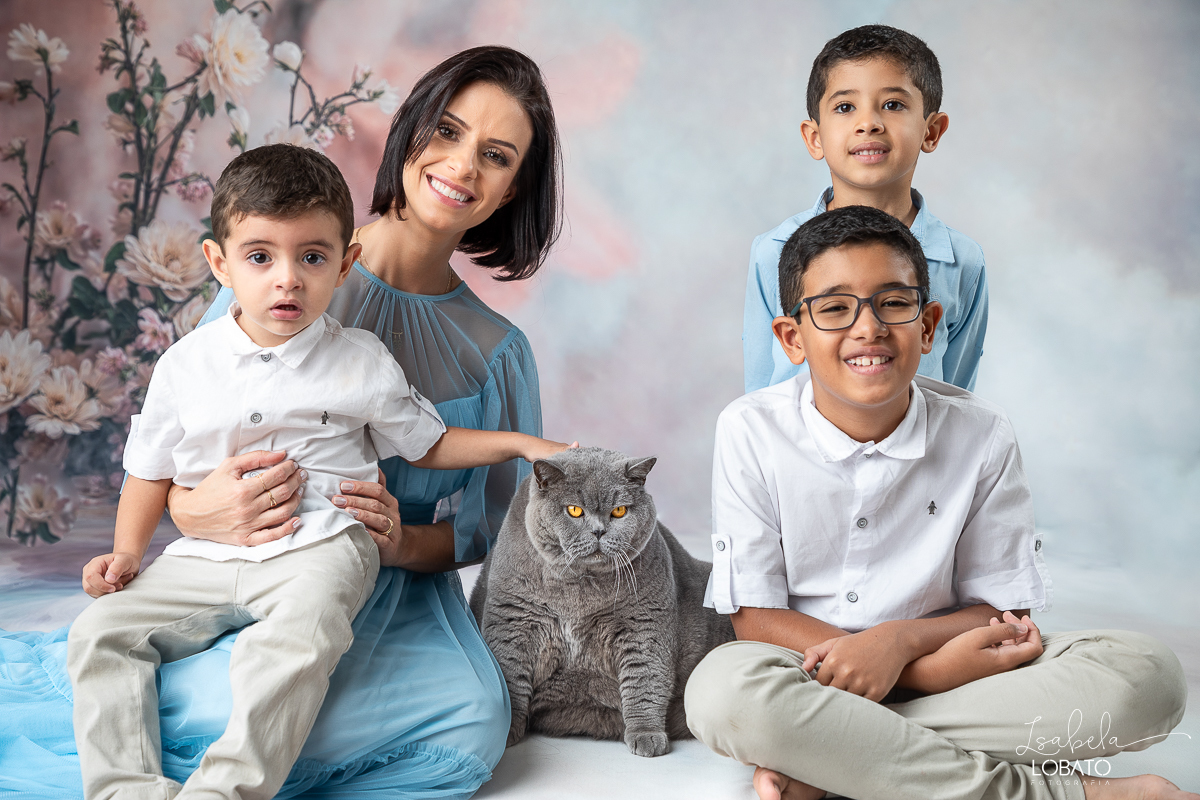 ensaio-fotografico-dia-das-maes-2024-cenario-fotografico-dia-das-maes-fundo-fotografico-para-dia-das-maes-fundos-wentz-mae-de-tres-meninos-look-para-ensaio-dia-das-maes-amor-de-mae-sessao-fotografica-dia-das-maes-2024-retratos-de-mae-cenario-dia-das-maes