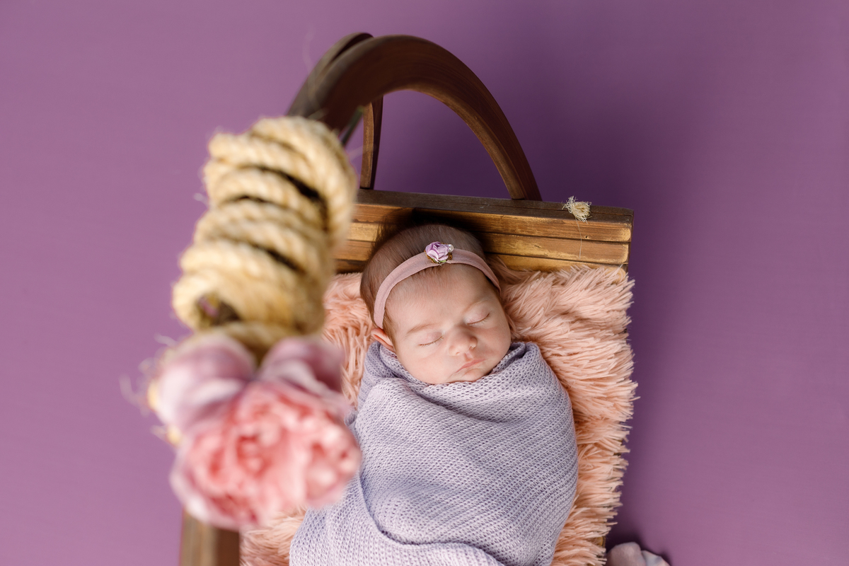 ensaio-fotografico-de-recem-nascido-fotografa-de-recem-nascido-em-barbacena-mg-ensaio-newborn-bebe-recem-nascido-fotos-cenario-de-newborn-dicas-de-ensaios-newborn-roupa-para-newborn-estudio-fotografico-em-barbacena-mg-isabela-lobato-fotografia