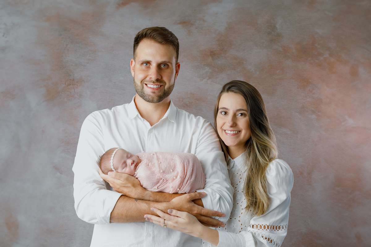 ensaio-fotografico-de-recem-nascido-fotografa-de-recem-nascido-em-barbacena-mg-ensaio-newborn-bebe-recem-nascido-fotos-cenario-de-newborn-dicas-de-ensaios-newborn-roupa-para-newborn-estudio-fotografico-em-barbacena-mg-isabela-lobato-fotografia