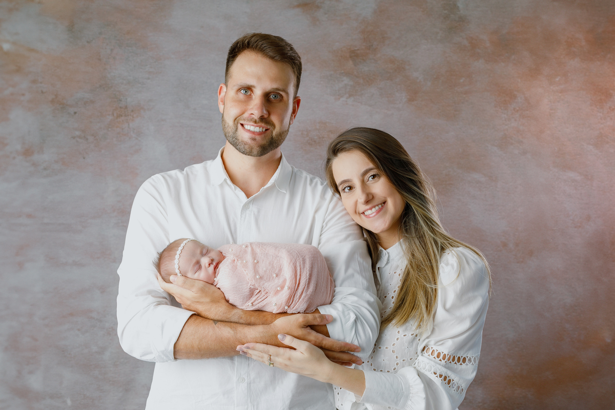 ensaio-fotografico-de-recem-nascido-fotografa-de-recem-nascido-em-barbacena-mg-ensaio-newborn-bebe-recem-nascido-fotos-cenario-de-newborn-dicas-de-ensaios-newborn-roupa-para-newborn-estudio-fotografico-em-barbacena-mg-isabela-lobato-fotografia