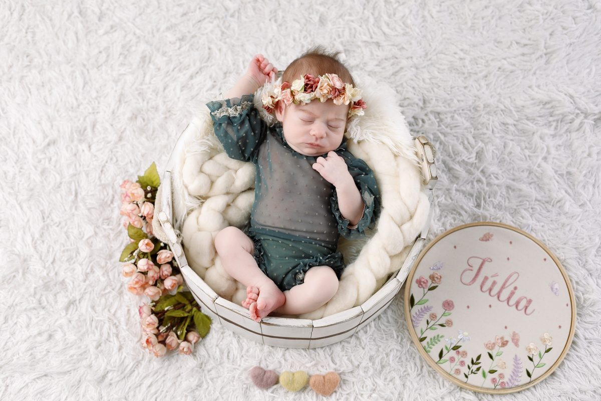 ensaio-fotografico-de-recem-nascido-fotografa-de-recem-nascido-em-barbacena-mg-ensaio-newborn-bebe-recem-nascido-fotos-cenario-de-newborn-dicas-de-ensaios-newborn-roupa-para-newborn-estudio-fotografico-em-barbacena-mg-isabela-lobato-fotografia