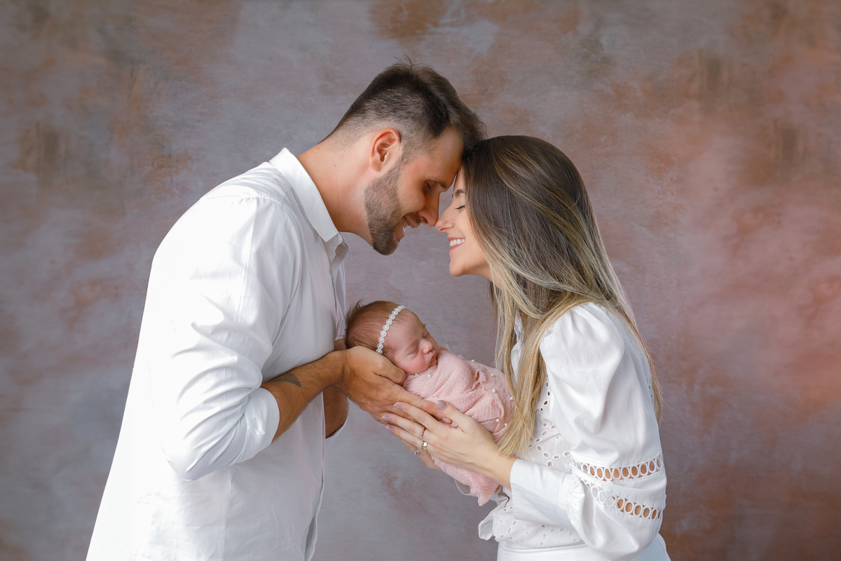 ensaio-fotografico-de-recem-nascido-fotografa-de-recem-nascido-em-barbacena-mg-ensaio-newborn-bebe-recem-nascido-fotos-cenario-de-newborn-dicas-de-ensaios-newborn-roupa-para-newborn-estudio-fotografico-em-barbacena-mg-isabela-lobato-fotografia