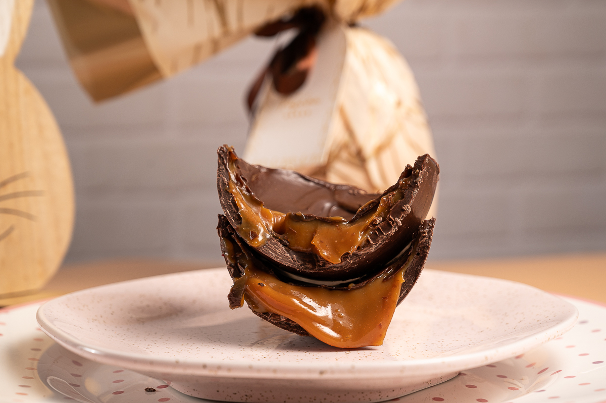 ovo-de-Páscoa-artesanal-ovos-de-colher-pascoa-2024-cardapio-de-pascoa-fotos-de-ovos-de-pascoa-ovo-de-pascoa-gourmet-em-barbacena-confeitarti-barbacena-delicioso-ovo-de-pascoa-fotos-incriveis-de-ovos-de-pascoa-fotografo-de-alimentos-minas-gerais-barbacena