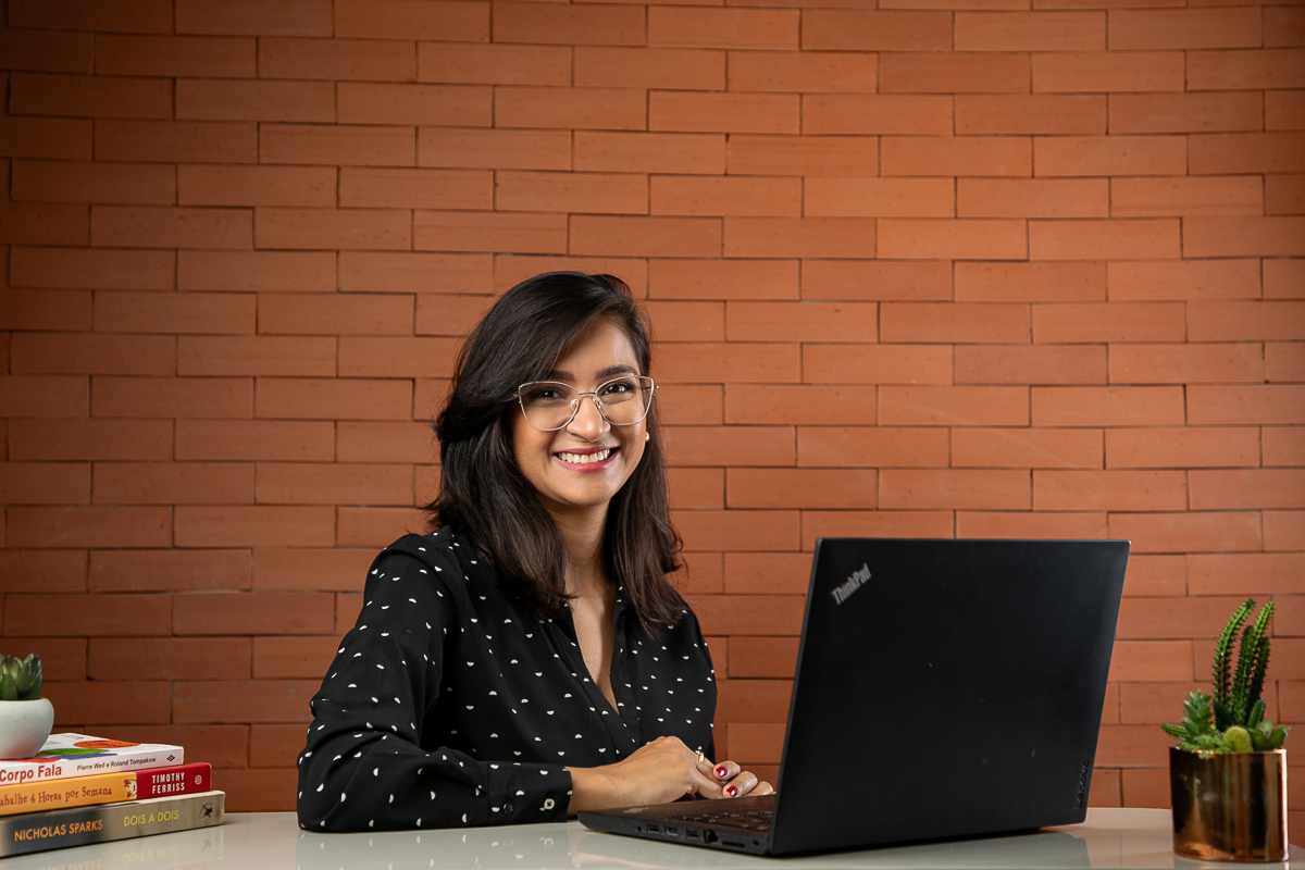 retrato-corporativo-fotografia-para-publicidade-de-contador-mkt-foto-biografia-de-contador-posicionamento-de-marca-posicionamento-digital-retratos-corporativo-fotografo-posicionador-de-imagem-fotografo-de-publicidade-em-barbacena-isabela-lobato-fotografia