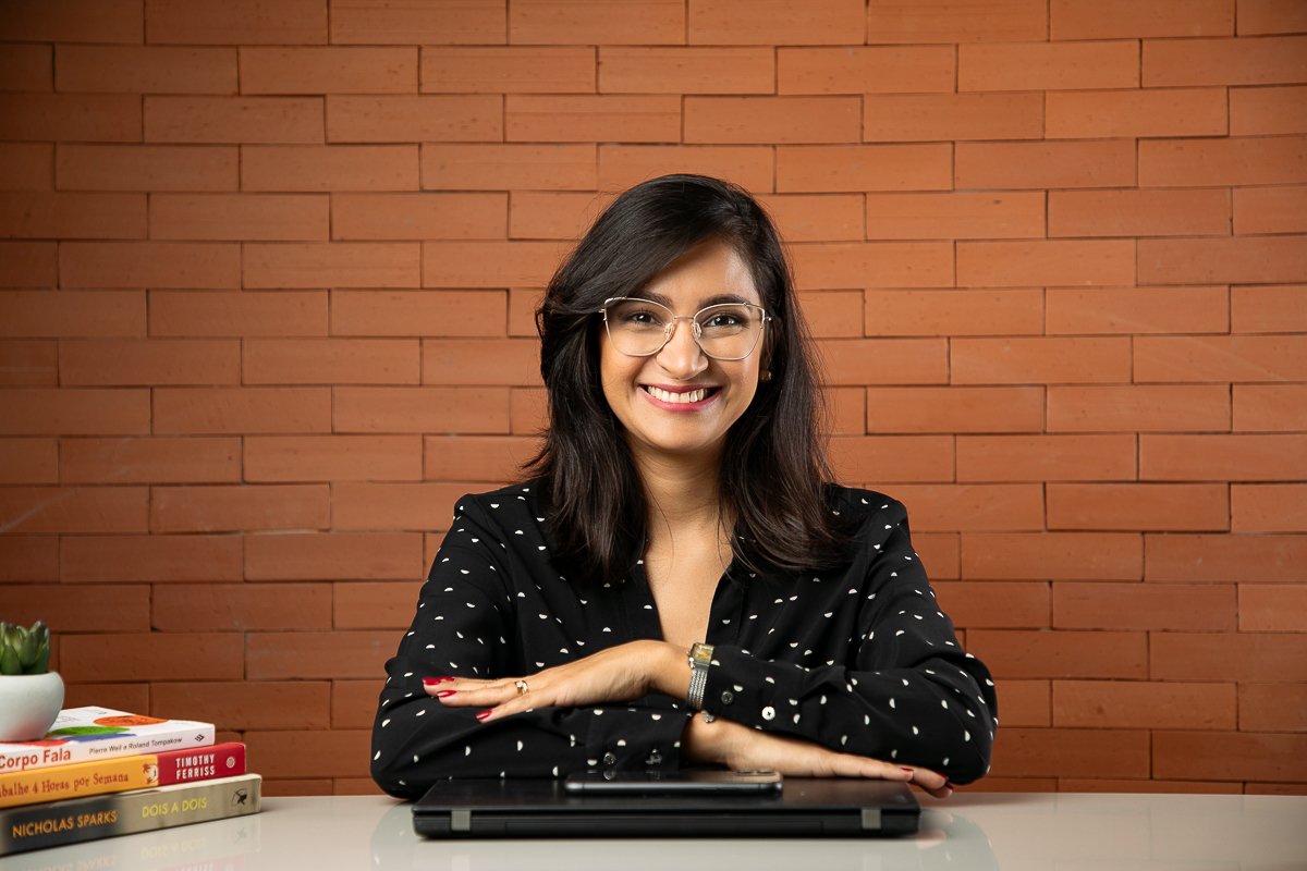 retrato-corporativo-fotografia-para-publicidade-de-contador-mkt-foto-biografia-de-contador-posicionamento-de-marca-posicionamento-digital-retratos-corporativo-fotografo-posicionador-de-imagem-fotografo-de-publicidade-em-barbacena-isabela-lobato-fotografia