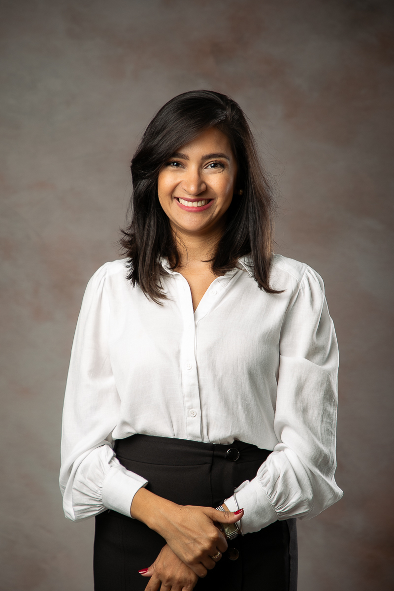 retrato-corporativo-fotografia-para-publicidade-de-contador-mkt-foto-biografia-de-contador-posicionamento-de-marca-posicionamento-digital-retratos-corporativo-fotografo-posicionador-de-imagem-fotografo-de-publicidade-em-barbacena-isabela-lobato-fotografia