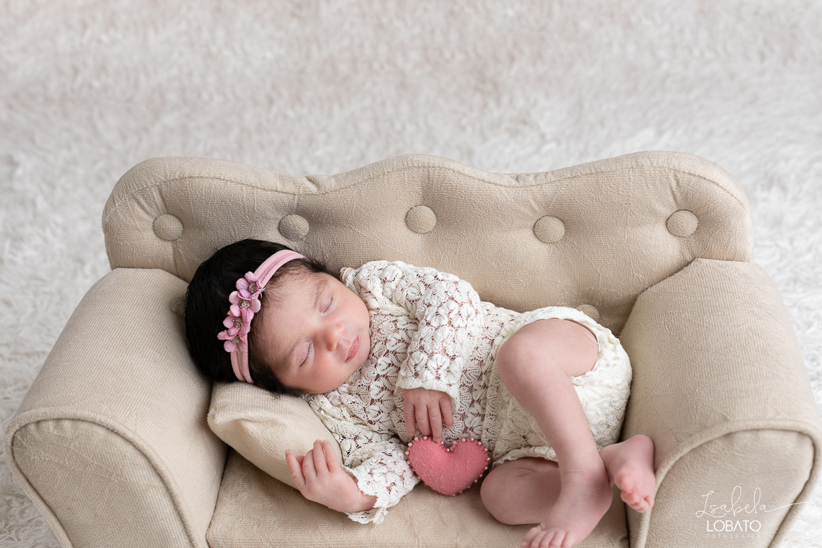 ensaio-fotografico-de-recem-nasdico-newborn-love-photo-baby-recem-nascido-fotografa-de-newborn-barbacena-estudio-isabela-lobato-fotografia-fotografa-de-bebes-em-barbacena-isabela-lobato-fotografia