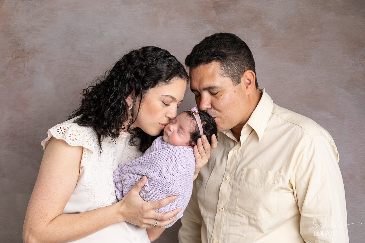 ensaio-fotografico-de-recem-nasdico-newborn-love-photo-baby-recem-nascido-fotografa-de-newborn-barbacena-estudio-isabela-lobato-fotografia-fotografa-de-bebes-em-barbacena-isabela-lobato-fotografia