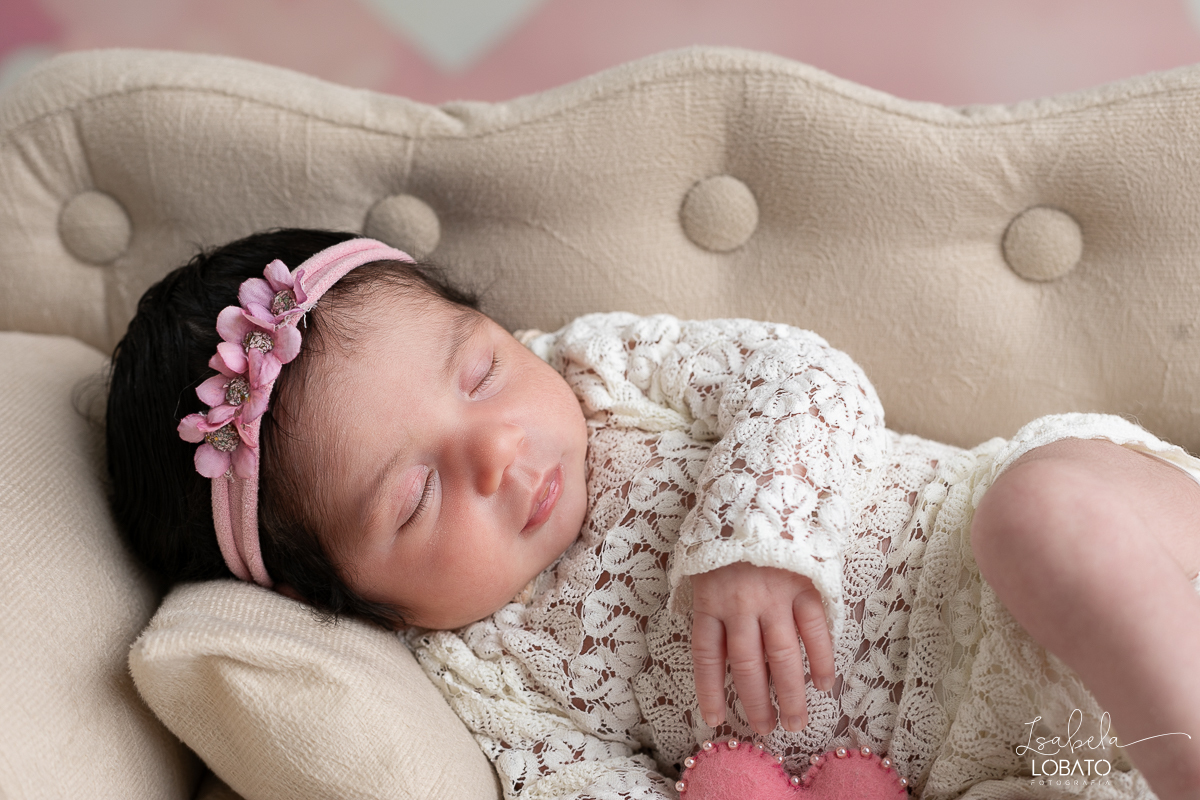 ensaio-fotografico-de-recem-nasdico-newborn-love-photo-baby-recem-nascido-fotografa-de-newborn-barbacena-estudio-isabela-lobato-fotografia-fotografa-de-bebes-em-barbacena-isabela-lobato-fotografia