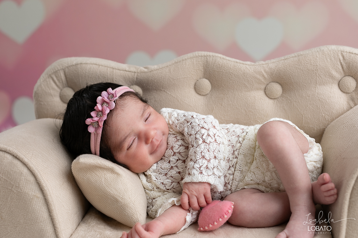 ensaio-fotografico-de-recem-nasdico-newborn-love-photo-baby-recem-nascido-fotografa-de-newborn-barbacena-estudio-isabela-lobato-fotografia-fotografa-de-bebes-em-barbacena-isabela-lobato-fotografia