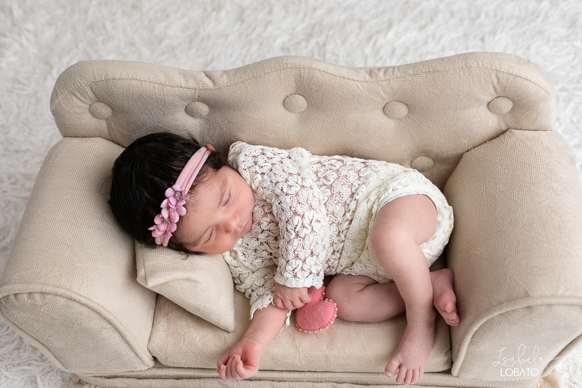 ensaio-fotografico-de-recem-nasdico-newborn-love-photo-baby-recem-nascido-fotografa-de-newborn-barbacena-estudio-isabela-lobato-fotografia-fotografa-de-bebes-em-barbacena-isabela-lobato-fotografia