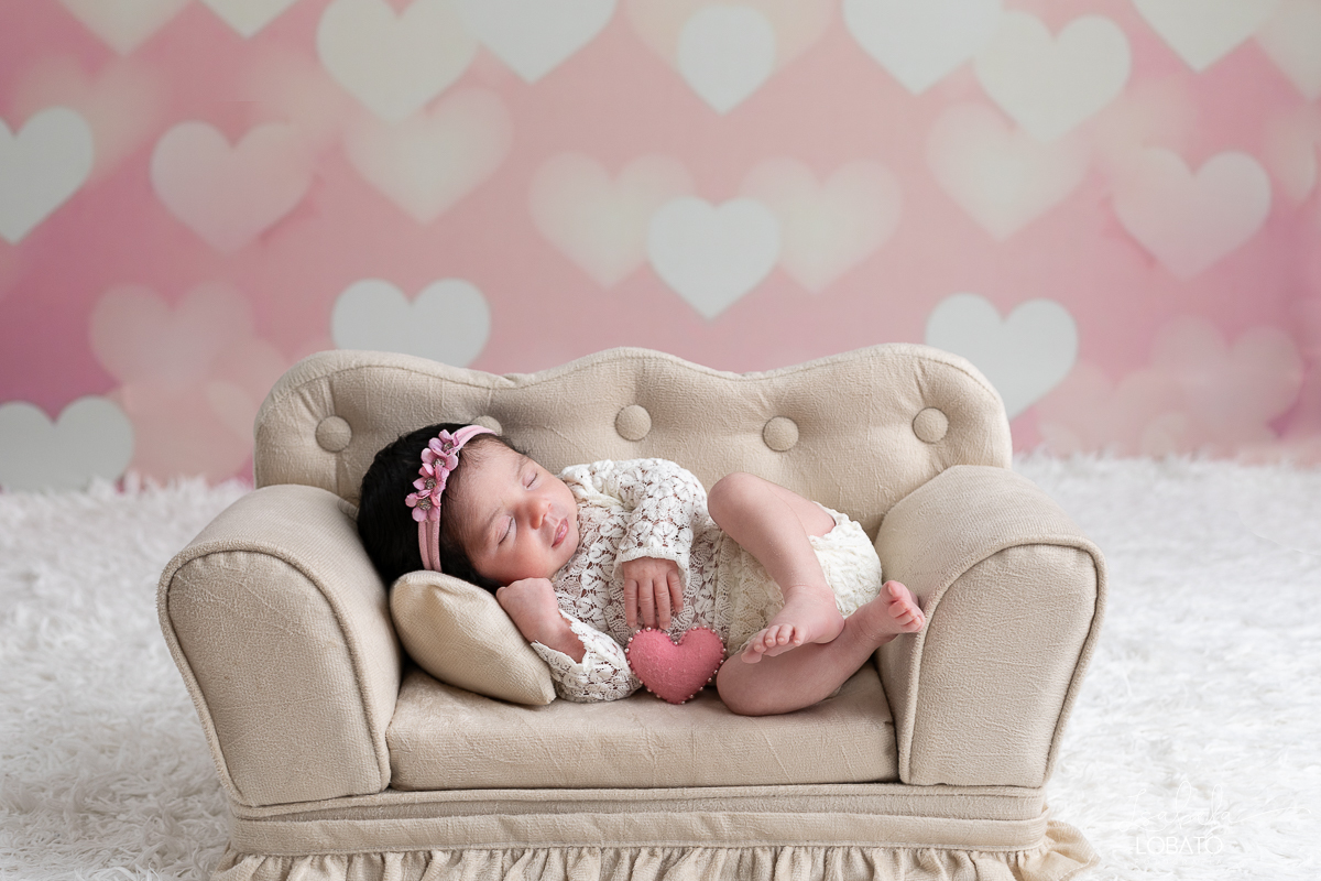 ensaio-fotografico-de-recem-nasdico-newborn-love-photo-baby-recem-nascido-fotografa-de-newborn-barbacena-estudio-isabela-lobato-fotografia-fotografa-de-bebes-em-barbacena-isabela-lobato-fotografia