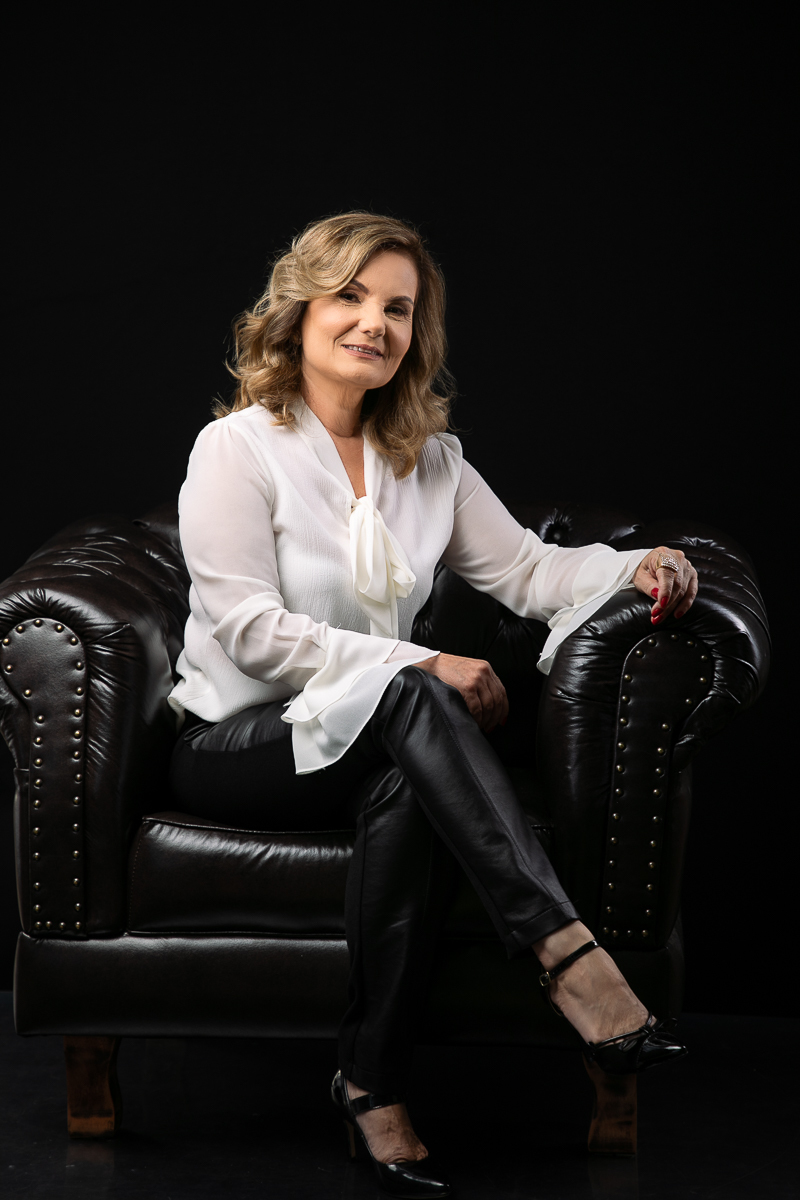 retato-corporativo-mkt-coach-mirian-rossi-mulheres-empreendedoras-couch-barbacena-fotografa-de-publicidade-em-barbacena-mg-isabela-lobato-fotografia-estudio-fotografia-em-barbacena-mg-isabela-lobato-fotografia