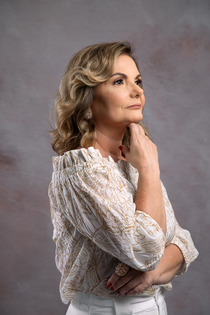 retato-corporativo-mkt-coach-mirian-rossi-couch-barbacena-fotografa-de-publicidade-em-barbacena-mg-isabela-lobato-fotografia-estudio-fotografia-em-barbacena-mg-isabela-lobato-fotografia