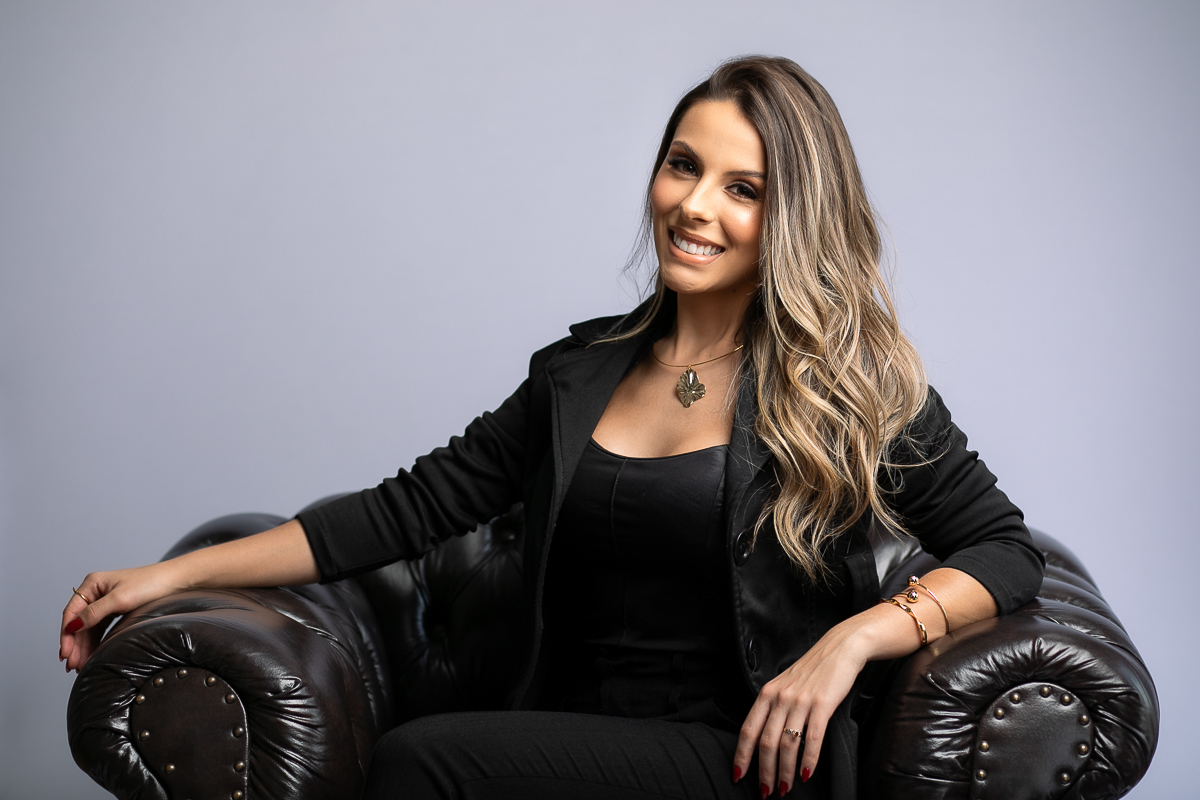 retato-corporativo-mkt-dentista-retrato-de-dentista-botox-harmonização-orofacial-dra-sabrina-lara-barbacena-fotografa-de-publicidade-em-barbacena-mg-isabela-lobato-fotografia-estudio-fotografia-em-barbacena-mg-isabela-lobato-fotografia