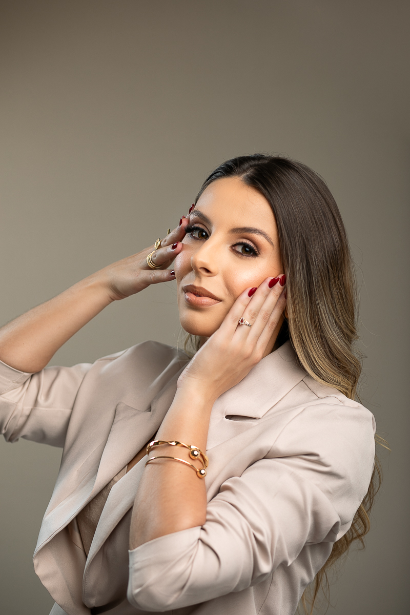 retato-corporativo-mkt-dentista-retrato-de-dentista-botox-harmonização-orofacial-dra-sabrina-lara-barbacena-fotografa-de-publicidade-em-barbacena-mg-isabela-lobato-fotografia-estudio-fotografia-em-barbacena-mg-isabela-lobato-fotografia