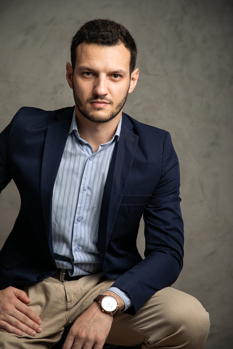 fotografo-de-retrato-corporativo-foto-publicitaria-mkt-financeiro-consultor-financeiro-especialista em investimentos-estudio-fotografico-em-barbacena-isabelalobato-fotografia