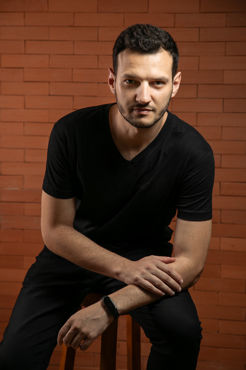 fotografo-de-retrato-corporativo-foto-publicitaria-mkt-financeiro-consultor-financeiro-especialista em investimentos-estudio-fotografico-em-barbacena-isabelalobato-fotografia