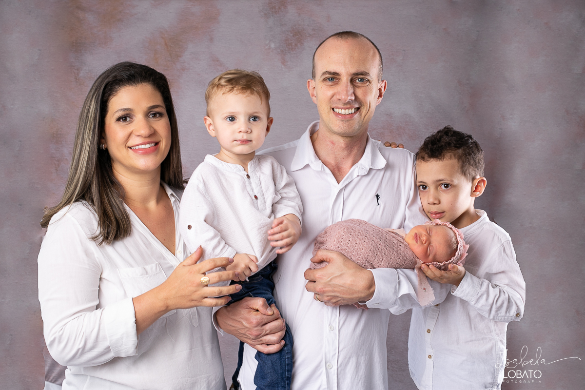 ensaio-newborn-love-fotografia-de-recem-nascido-bebe-newborn-roupa-de-recem-nascido-fotos-de-newborn-fotografo-de-newborn-em-barbacena-estudio-fotografico-de-crianças-em-barbacena-melhor-fotografo-de-barbacena-isabela-lobato-fotografia
