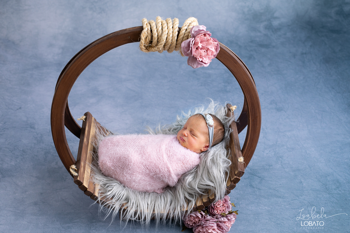 ensaio-newborn-love-fotografia-de-recem-nascido-bebe-newborn-roupa-de-recem-nascido-fotos-de-newborn-fotografo-de-newborn-em-barbacena-estudio-fotografico-de-crianças-em-barbacena-melhor-fotografo-de-barbacena-isabela-lobato-fotografia