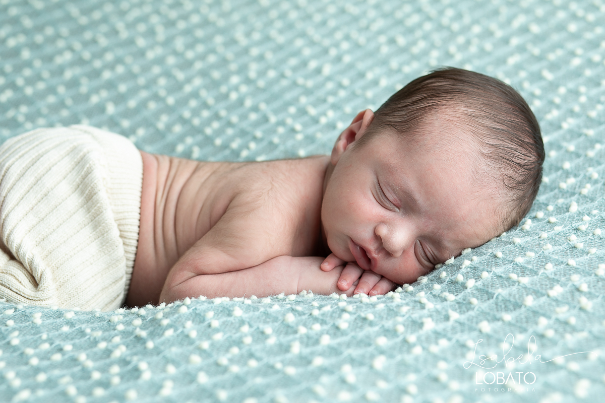 ensaio-newborn-love-fotografia-de-recem-nascido-bebe-newborn-roupa-de-recem-nascido-fotos-de-newborn-fotografo-de-newborn-em-barbacena-estudio-fotografico-de-crianças-em-barbacena-melhor-fotografo-de-barbacena-isabela-lobato-fotografia