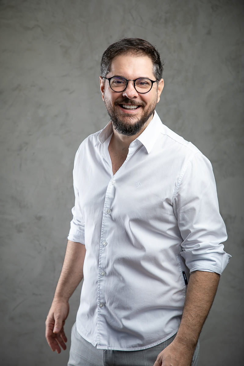 fotografo-especializado-em-retratos-corporativo-isabela-lobato-fotografia-melhor-fotografa-de-barbacena-e-regiao-mkt-retratos-corporativo-visagismo-e-odontologia-estetica-melhor-dentista-em-barbacena-braulio-paolucci-e-adriano-schayder