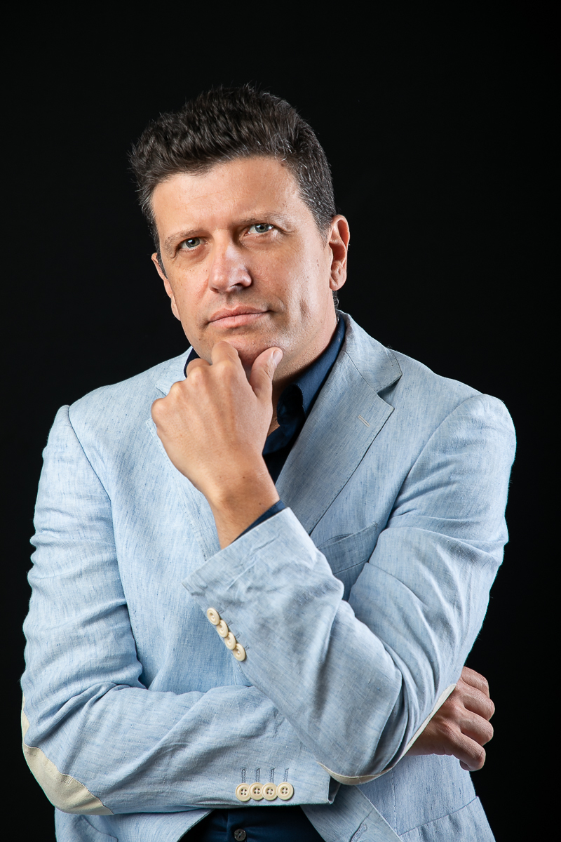 fotografo-especializado-em-retratos-corporativo-isabela-lobato-fotografia-melhor-fotografa-de-barbacena-e-regiao-mkt-retratos-corporativo-visagismo-e-odontologia-estetica-melhor-dentista-em-barbacena-braulio-paolucci-e-adriano-schayder