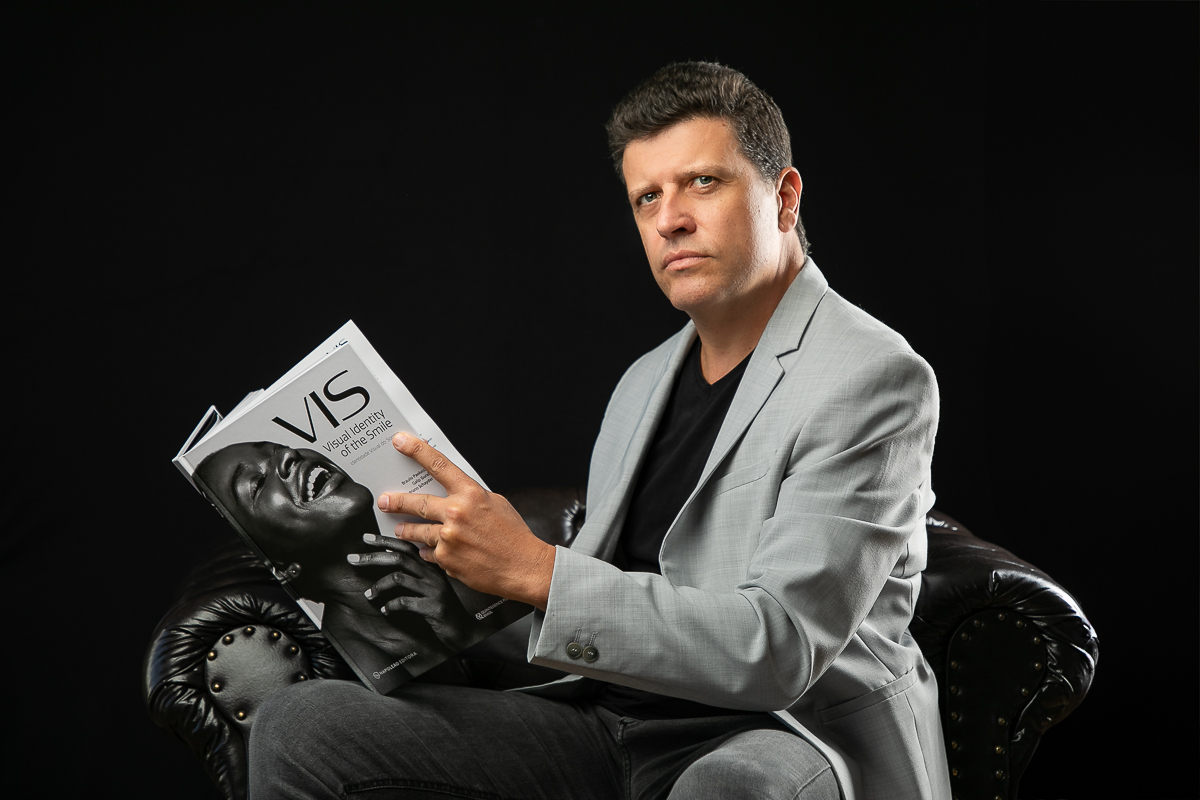 fotografo-especializado-em-retratos-corporativo-isabela-lobato-fotografia-melhor-fotografa-de-barbacena-e-regiao-mkt-retratos-corporativo-visagismo-e-odontologia-estetica-melhor-dentista-em-barbacena-braulio-paolucci-e-adriano-schayder