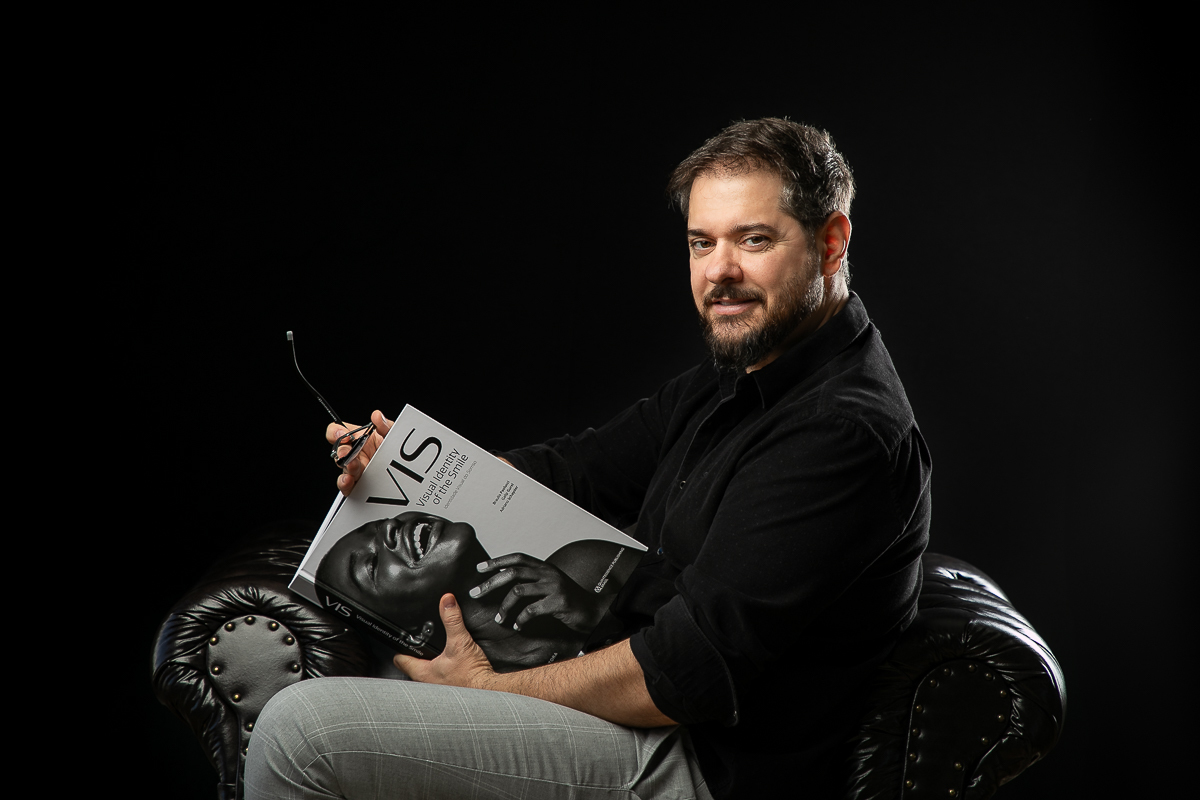 fotografo-especializado-em-retratos-corporativo-isabela-lobato-fotografia-melhor-fotografa-de-barbacena-e-regiao-mkt-retratos-corporativo-visagismo-e-odontologia-estetica-melhor-dentista-em-barbacena-braulio-paolucci-e-adriano-schayder