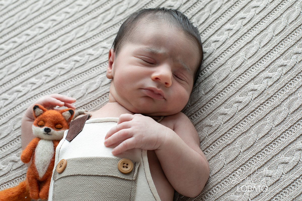 fotos-de-ensaios-newborn-ensaio-fotografico-de-bebe-recem-nascido-love-newborn-fotografa-especializada-em-newborn-em-minas-gerais-estudio-fotografico-infantil-isabela-lobato-fotografia-melhor-estudio-fotografico-de-barbacena-mg-isabela-lobato-fotografia